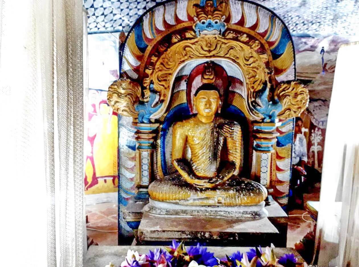 Dambulla Cave 4, Buddha and the Makara Torana