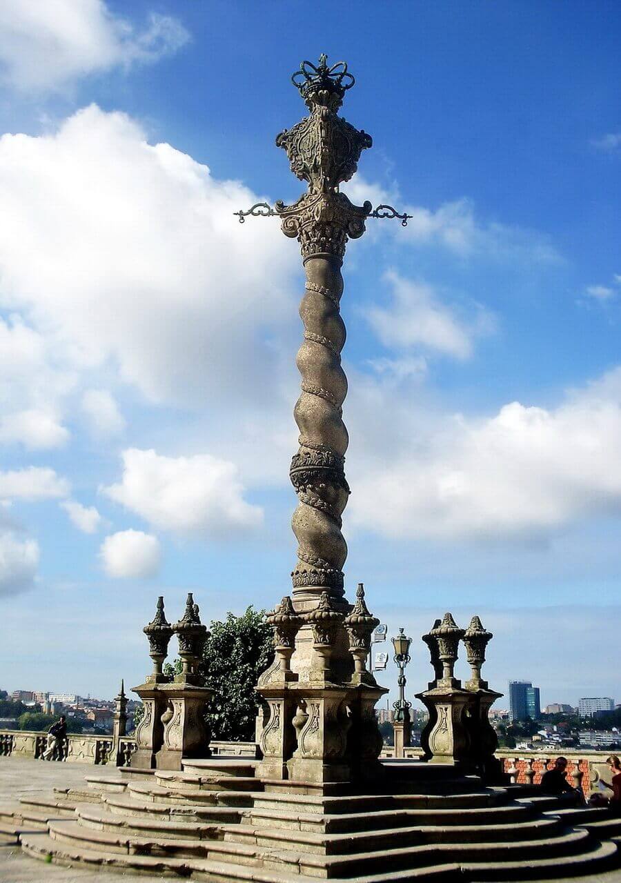 Cathedrale Sé do Porto, the pillar of shame