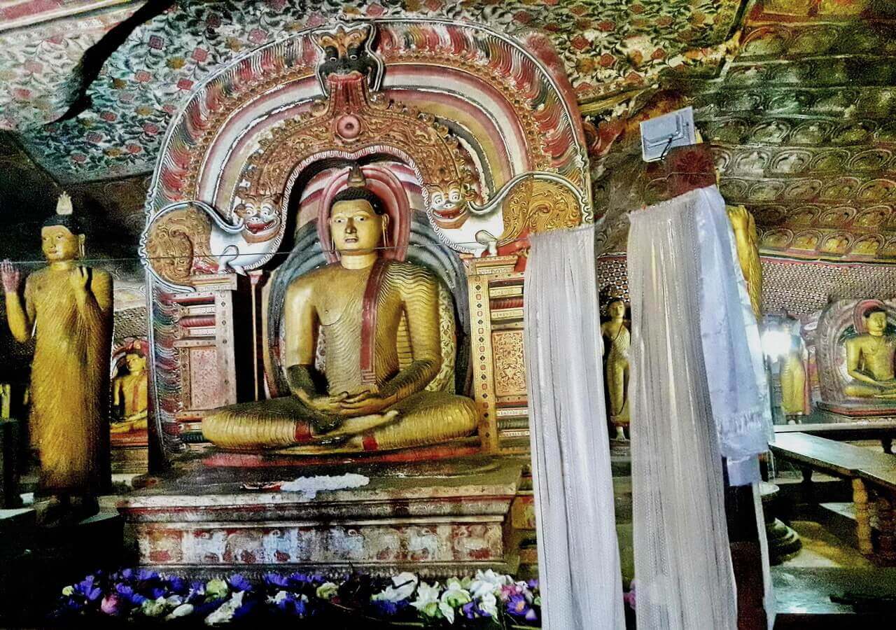 Dambulla Cave 3 a Seating Buddha Statue with Dragon Arch
