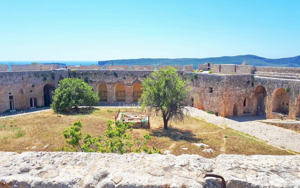 Neokastro, fortress walls