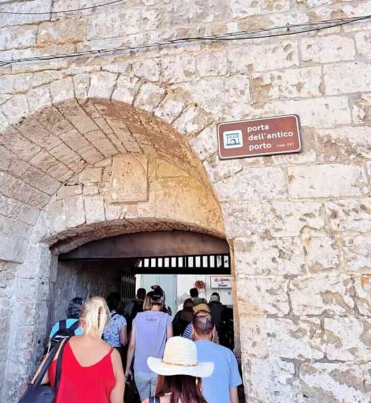 Monopoli Porta del antico Porto XV century
