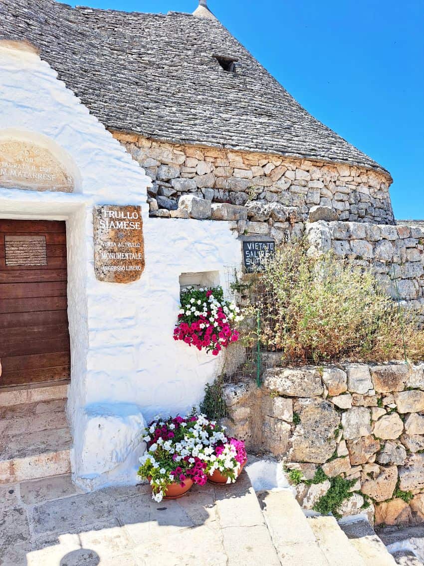 Alberobello, Trullo Siamese