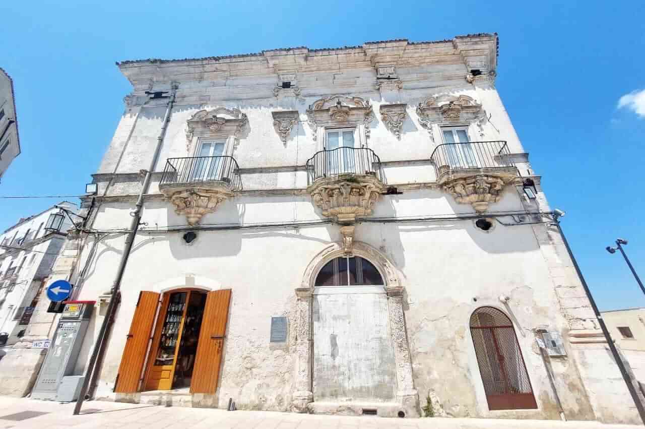 Monte Sant Angelo, Via Reale Basilica, Palazzo Grimaldi