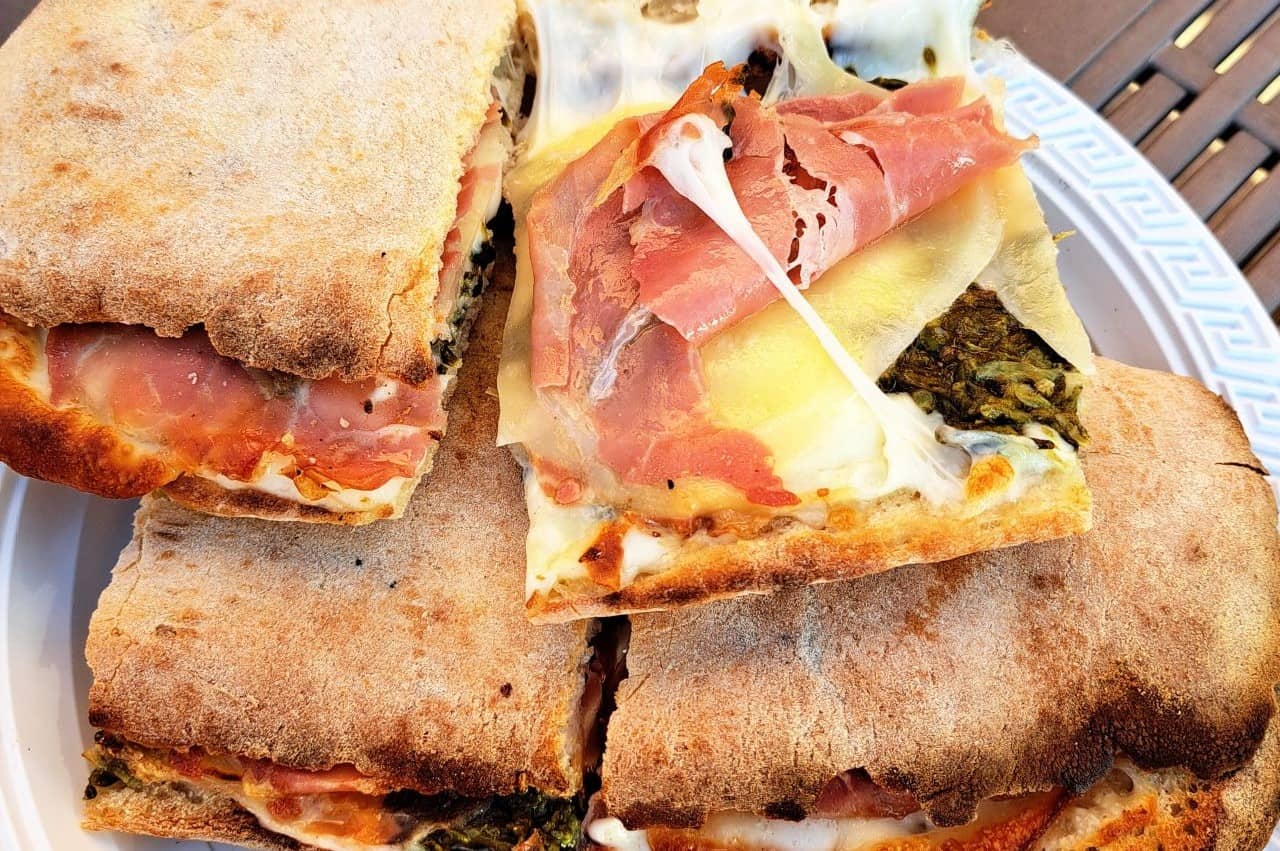 Vico del Gargano, La paposcia with seaweed, Viko del Gargano, Papoša sa sirom, pršutom i morskom travom