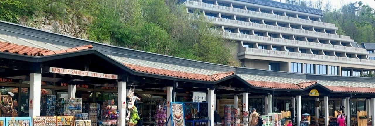 Hotel Jama and souvenir shops, Postojna