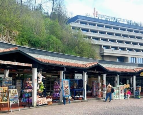 Hotel Jama and souvenir shops, Postojna
