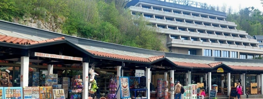 Hotel Jama and souvenir shops, Postojna