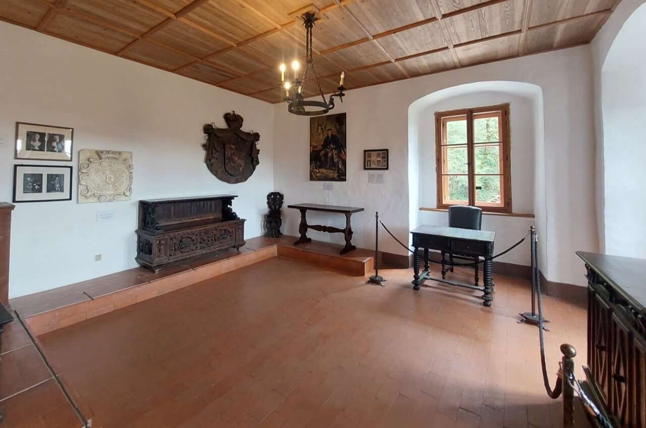 Predjama Castle, room