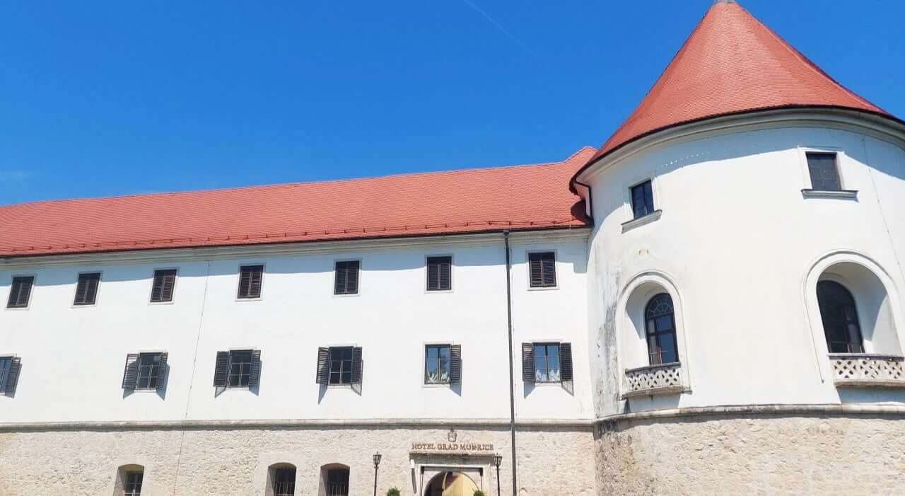 Mokrice Castle