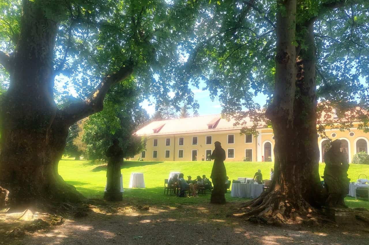 Park around the Mokrice Castle