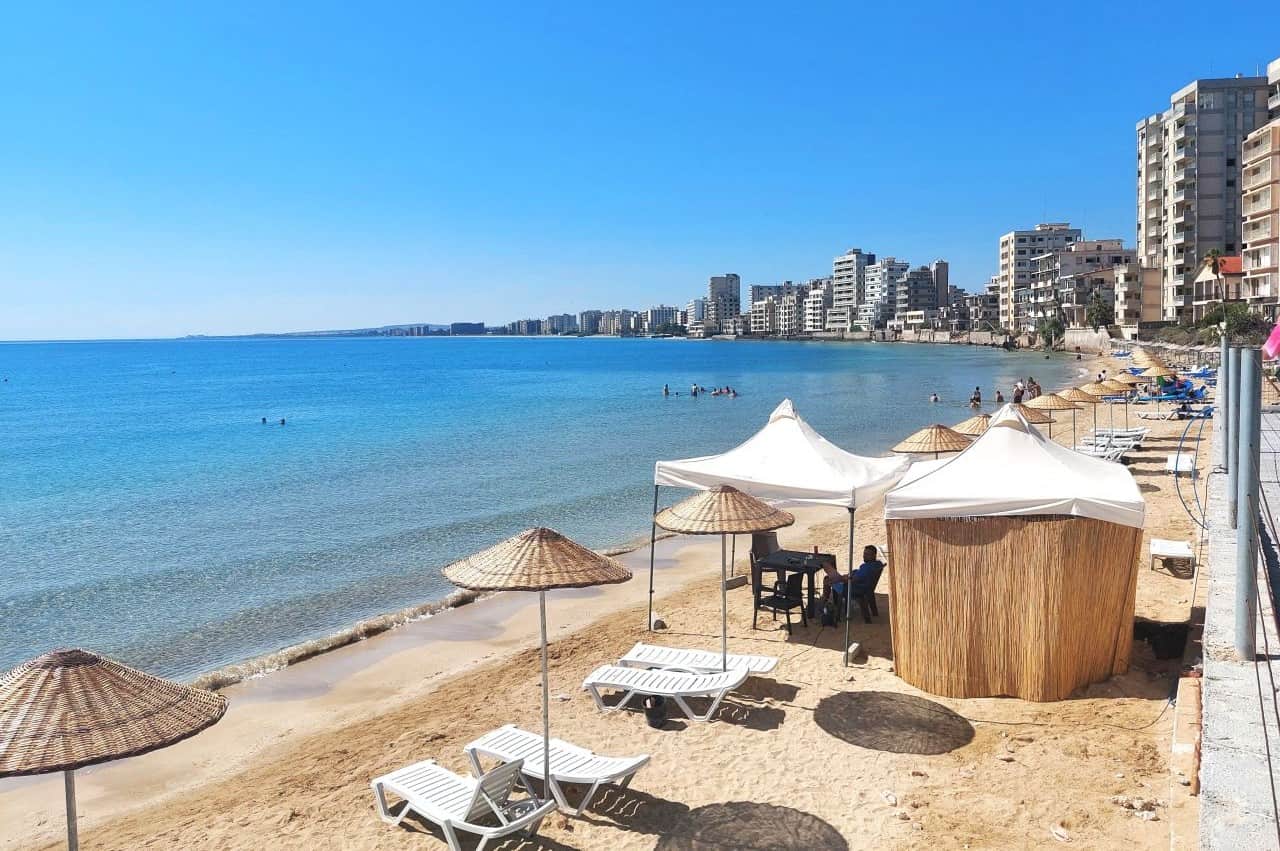 Palm Beach with sunbeds and umbrellas, Varosha, Cyprus. Kipar, Varoša