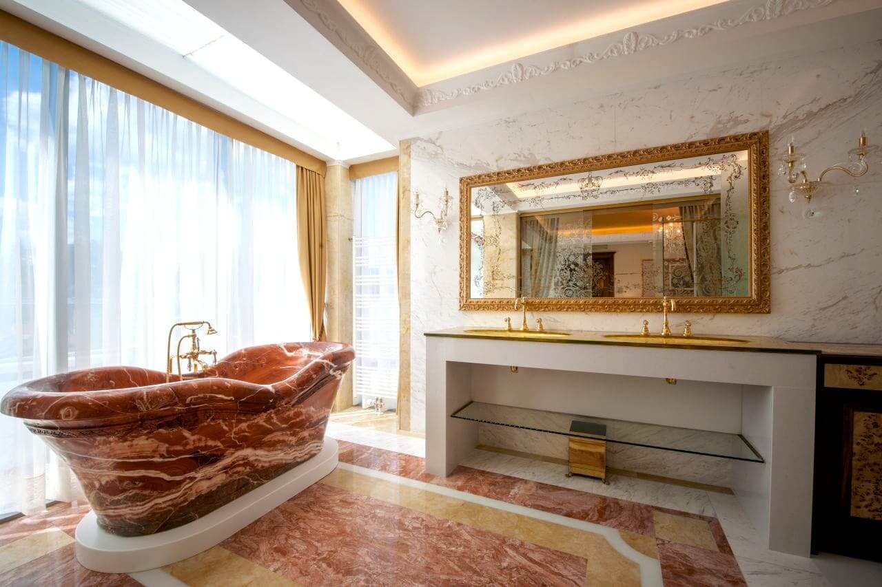 The bath at the Royal apartment Aleksandar, Grand Donat Hotel