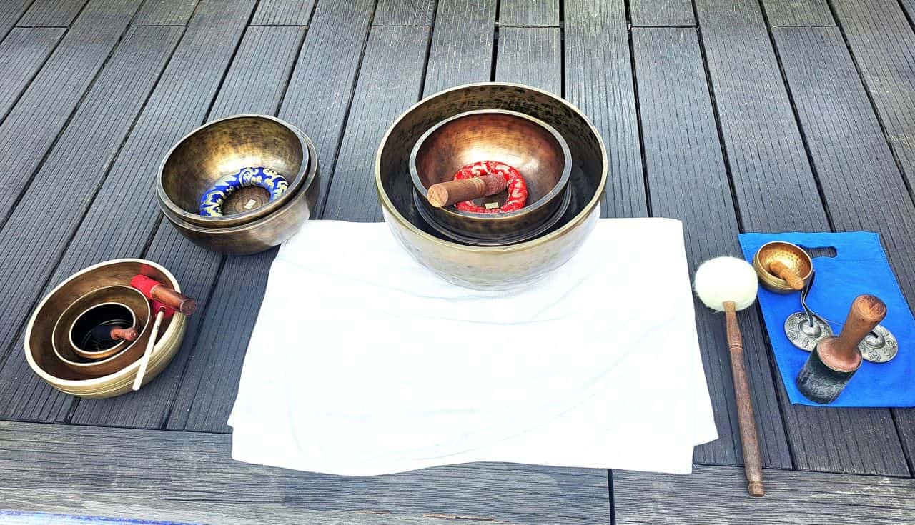 Tibetan singing bowls, Hotel Sava, Rogaška Slatina. Tibetanske zvučne činije